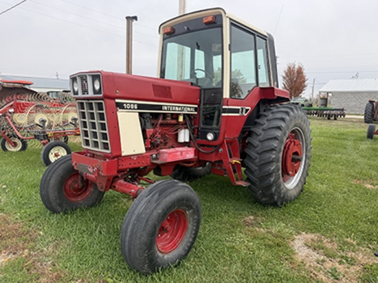 Int. 1086 Cab, 2WD Tractor