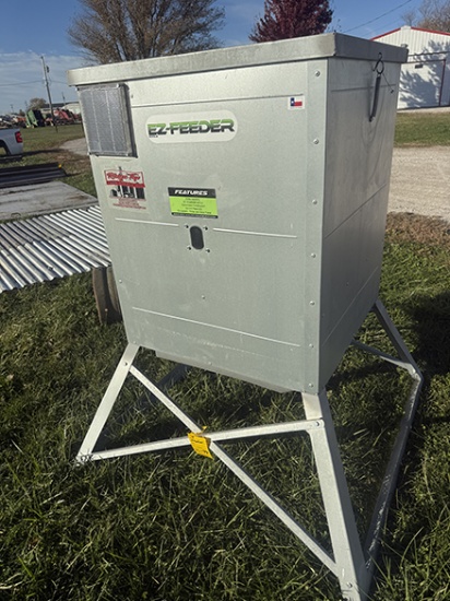 New EZ-Feeder 600 lb. Capacity, 40 ft. Broadcast Radius