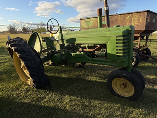 1947 JD B Tractor, Fenders, Non Running | Farm Equipment & Machinery ...