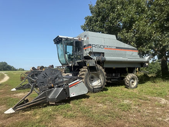 Gleaner R50 2WD (5055) Combine, 2944 Engine, 4339 Sep. Hours