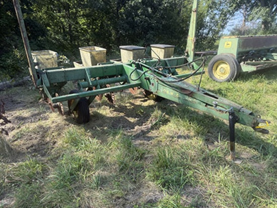JD 7000 4/38 Planter