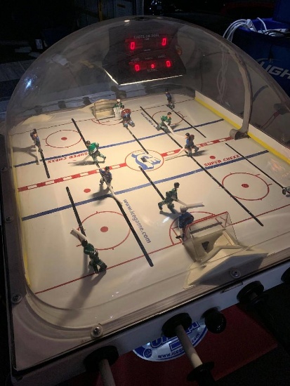 Super Chexx Bubble Dome Hockey Game: Avalanche VS Stars