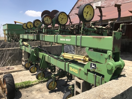 John Deere 845 12row 30" cultivator