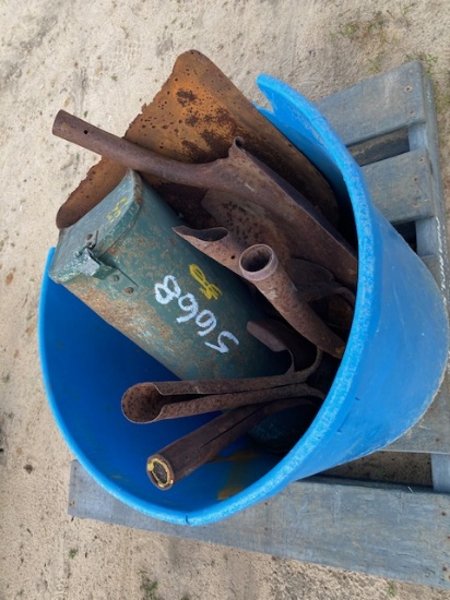 Bucket Misc. Lawn Tools