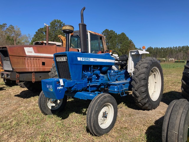 Ford 7600 traktor / Ford 7600 tractor with liftarms for sale. offers use