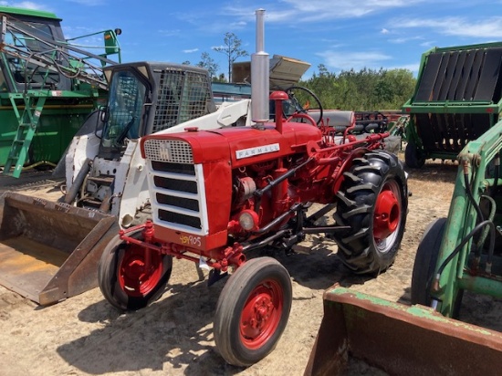 IH Farmall 140 Tractor