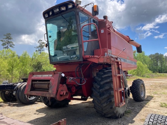 Case IH 1660 Combine