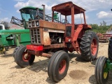 International 886 Tractor