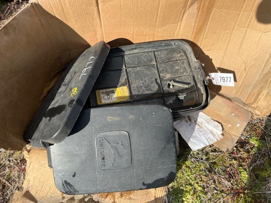 (11) John Deere Lids