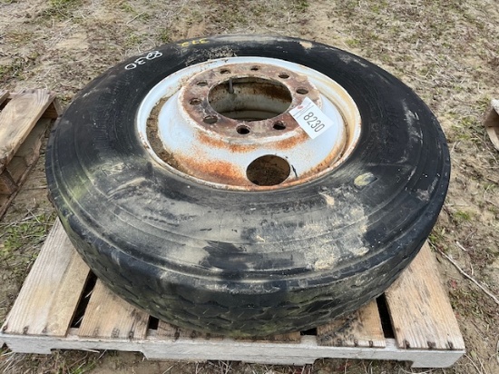 22.5 Tire & Rim