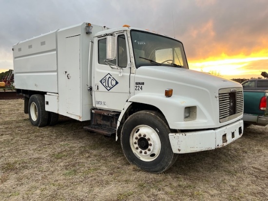 2001 Freightliner FL70 Truck