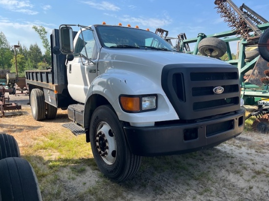 2003 Ford F750 Flatbed Truck
