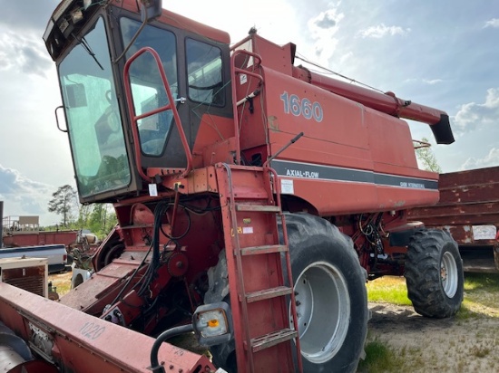 Case IH 1660 Combine 4WD