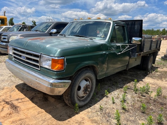 1990 Ford F350 Truck w/ Dump Bed