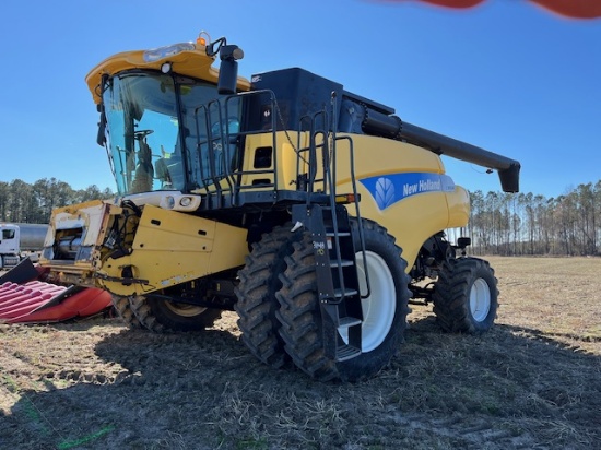 New Holland CR9040 Combine