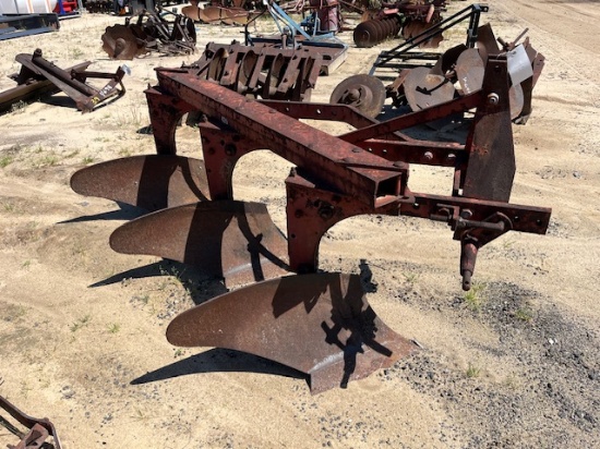 IH 420 3 Bottom Plow