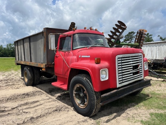 1974 International Loadstar 1600 Grain Truck