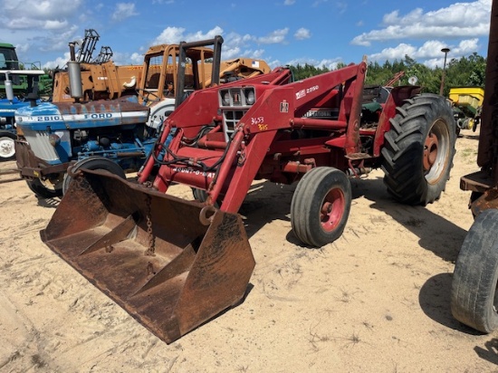 International 584 Tractor w/ IH 2250 Loader