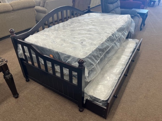 Day Bed w/ Trundle & Mattresses