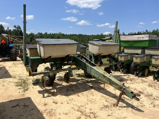 John Deere 7000 4RW Planters