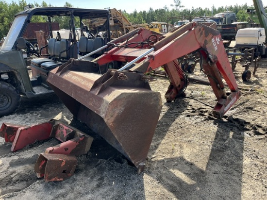 Massey Ferguson 832 Loader