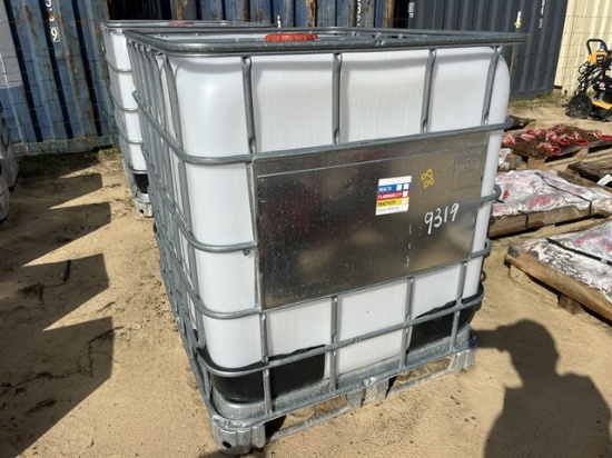 (1) Poly Apx 250 Gallon Tote