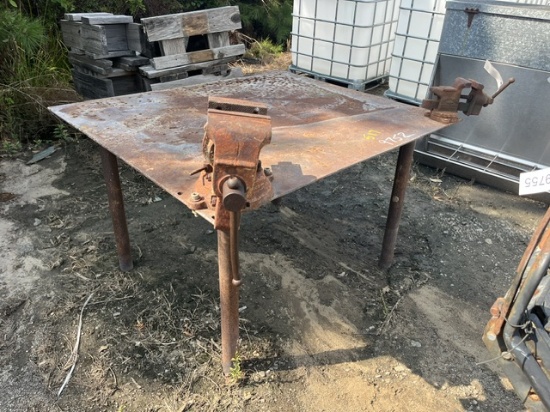 Work Table w/ 2 Vises