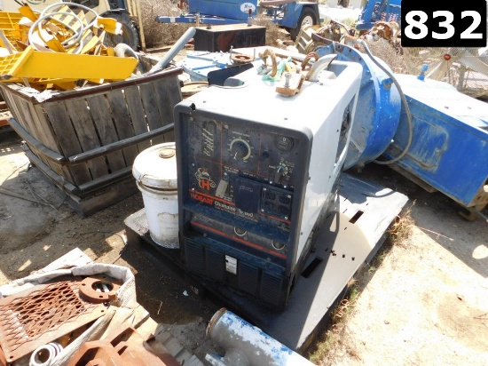 HOBART CHAMPION 10000 GAS WELDING MACHINE (1121069) LOCATED IN YARD 4 - BAK