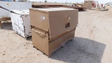 (4142) 2.5' X 4'H X 5'L JOB/ TOOL BOX W/ CONTENTS OF PUMP PACKING, PARTS LO