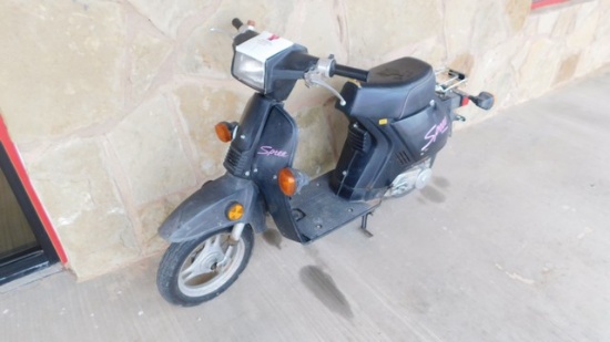 Located in YARD 1 - Midland, TX (4943) 1986 HONDA SPREE GAS POWERED SCOOTER, P/B