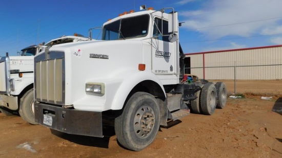 Located in Midland, TX (Greenwood) (3413) 1999 KENWORTH T800 T/A DAY CAB ROAD WI