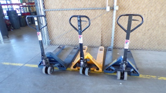 Located in YARD 5 - Mill Hall, PA -  (P75) 4400# HYD HAND PALLET JACK