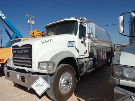 (1484) 2015 MACK GU713 T/A DAY CAB OIL DELIVERY TRUCK, VIN- 1M2AX04C9FM024315, P