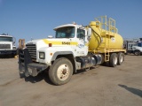 (0165483) 2003 MACK RD6885 DAY CAB BOBTAIL VAC TRUCK, VIN- 1M2P267Y63M065483, P/