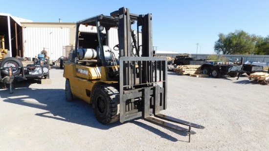 (0083) CATERPILLAR MODEL : GP40 8,000# ALL TERRAIN FORKLIFT SN# 1CN90110 P/B LP