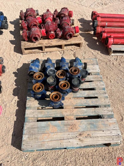 PALLET W/ (4) 2" 1502 ELBOWS & ASSORTED HAMMER UNIONS