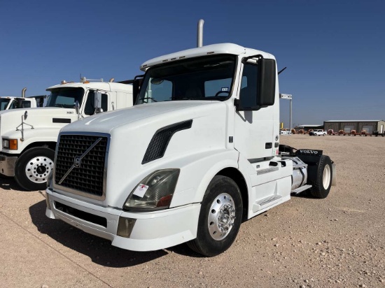 2011 VOLVO TRUCK S/A DAYCAB HAUL TRUCK