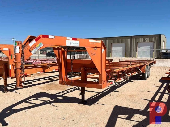 2008 SHOPBUILT 32'X 7'T/A GOOSENECK PIPE TRAILER