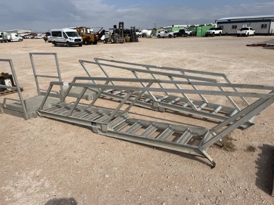 11'EXTENDABLE ALUMINUM RIG LADDER W/ PLATFORM