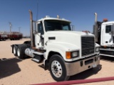 2008 MACK PINNACLE T/A DAYCAB WINCH TRUCK
