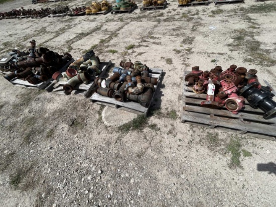 (4) PALLETS (1) W/ BALON 600 SERIES NACE 4 X 4" BALL VALVE, WECO FLANGE ADAPTERS, (1) W/ 4" FIG 206