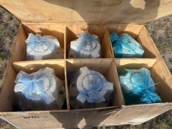 CRATE OF (12) NEW WDI 4-1/16" 15M WECO FLANGES W/ 4" 1502 FITTINGS, 1-1/8" THREADED CAP