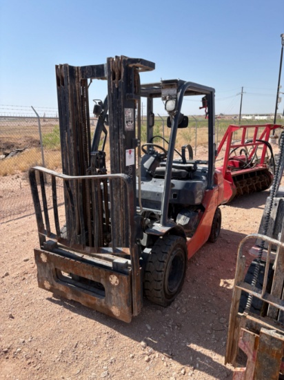 TOYOTA 8FFU25 5,000LBS FORKLIFT