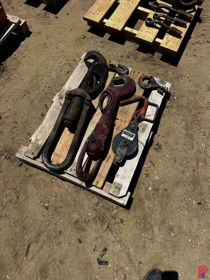 (2) 25 TON ROD HOOKS, (1) MCKISSICK SNATCH BLOCK