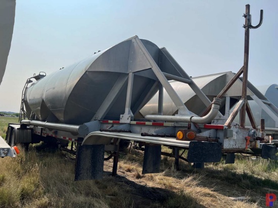 1981 FREUHAUF MODEL: HAB-T2J 840 T/A PNEUMATIC TRAILER