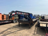 PJ TRI-AXLE 32 GN FLATBED TRAILER W/ TRUCK LIFT
