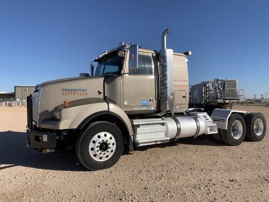 2012 WESTERN STAR 4900 SB T/A 24" Sleeper Truck