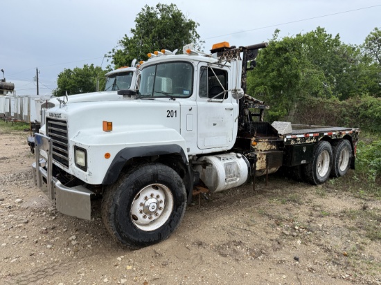 2001 Mack Rd688s T/A 45k Mech Winch Truck
