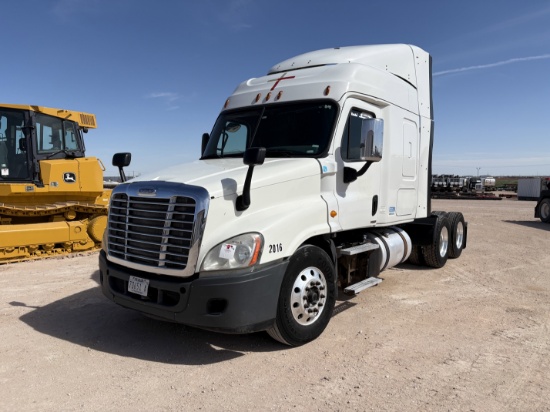 2015 Freightliner Cascadia T/A Sleeper Haul Truck