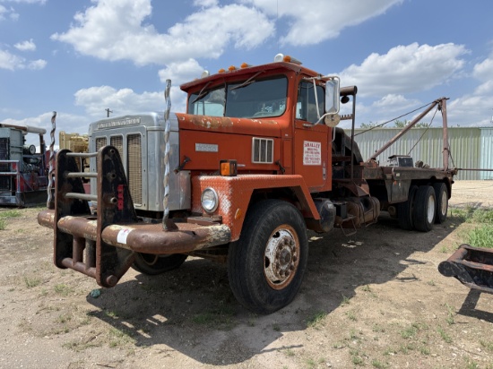 1981 INTERNATIONAL 5000 T/A 30-TON GIN POLE TRUCK